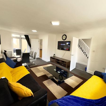4 Bedrooms House, 3 Bathrooms , Separate Reception, Full Kitchen, Garden, Parking 伦敦 外观 照片