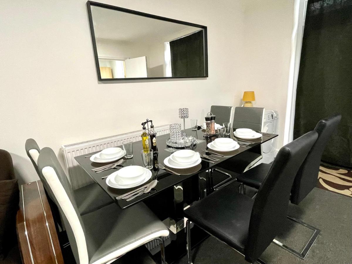 4 Bedrooms House, 3 Bathrooms , Separate Reception, Full Kitchen, Garden, Parking 伦敦 外观 照片