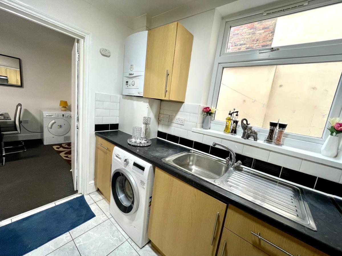 4 Bedrooms House, 3 Bathrooms , Separate Reception, Full Kitchen, Garden, Parking 伦敦 外观 照片