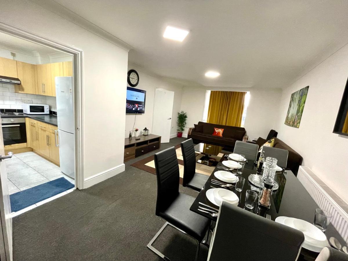 4 Bedrooms House, 3 Bathrooms , Separate Reception, Full Kitchen, Garden, Parking 伦敦 外观 照片