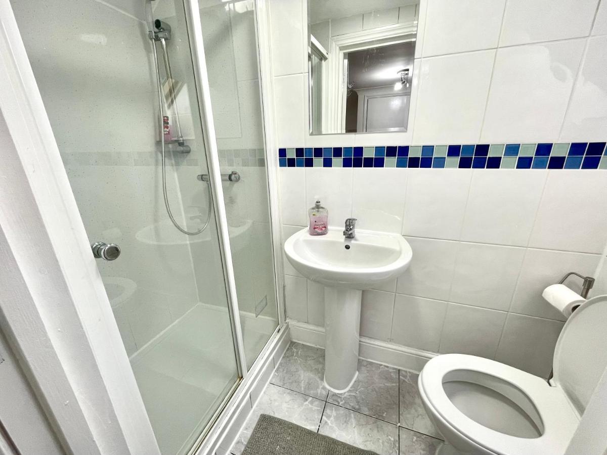 4 Bedrooms House, 3 Bathrooms , Separate Reception, Full Kitchen, Garden, Parking 伦敦 外观 照片