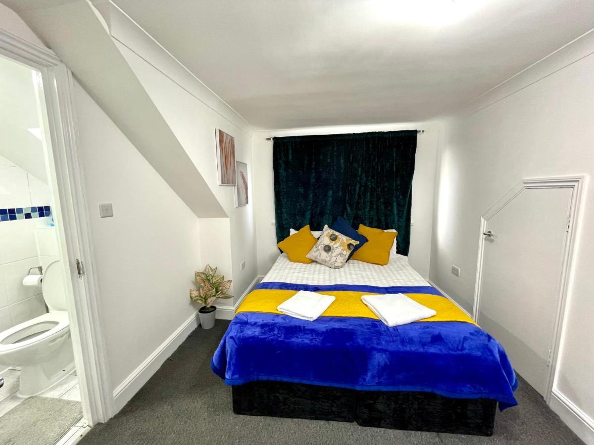 4 Bedrooms House, 3 Bathrooms , Separate Reception, Full Kitchen, Garden, Parking 伦敦 外观 照片