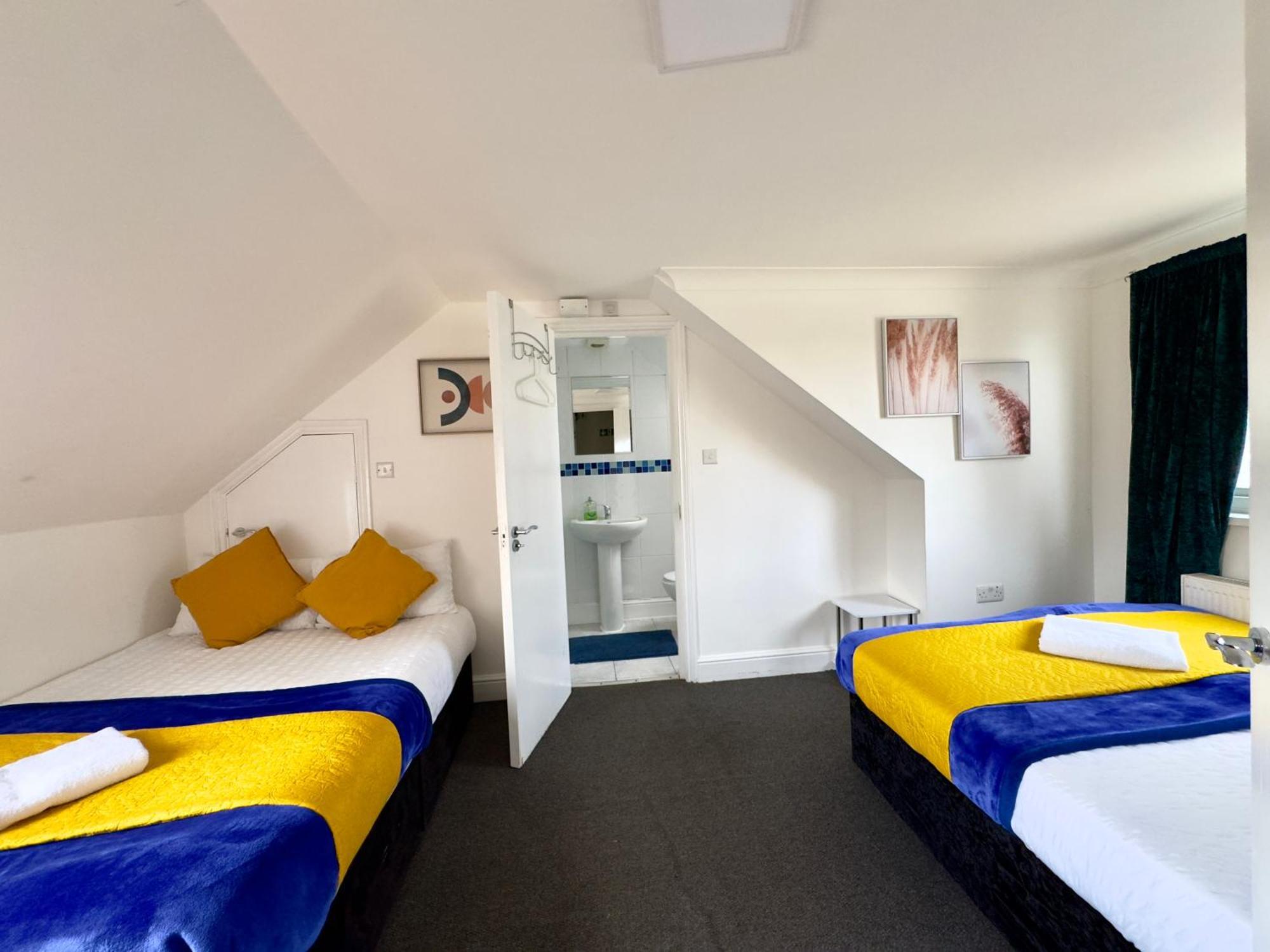 4 Bedrooms House, 3 Bathrooms , Separate Reception, Full Kitchen, Garden, Parking 伦敦 外观 照片