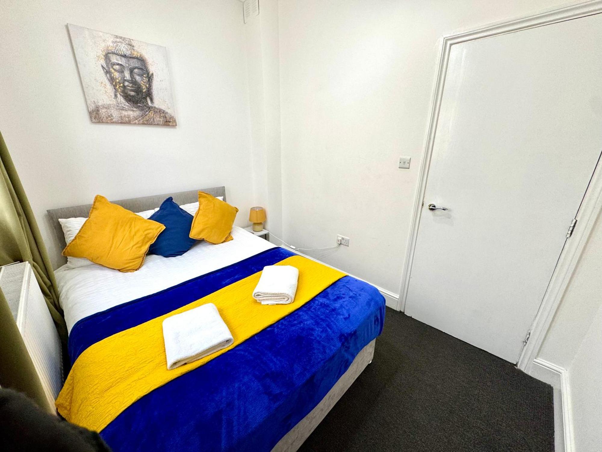 4 Bedrooms House, 3 Bathrooms , Separate Reception, Full Kitchen, Garden, Parking 伦敦 外观 照片